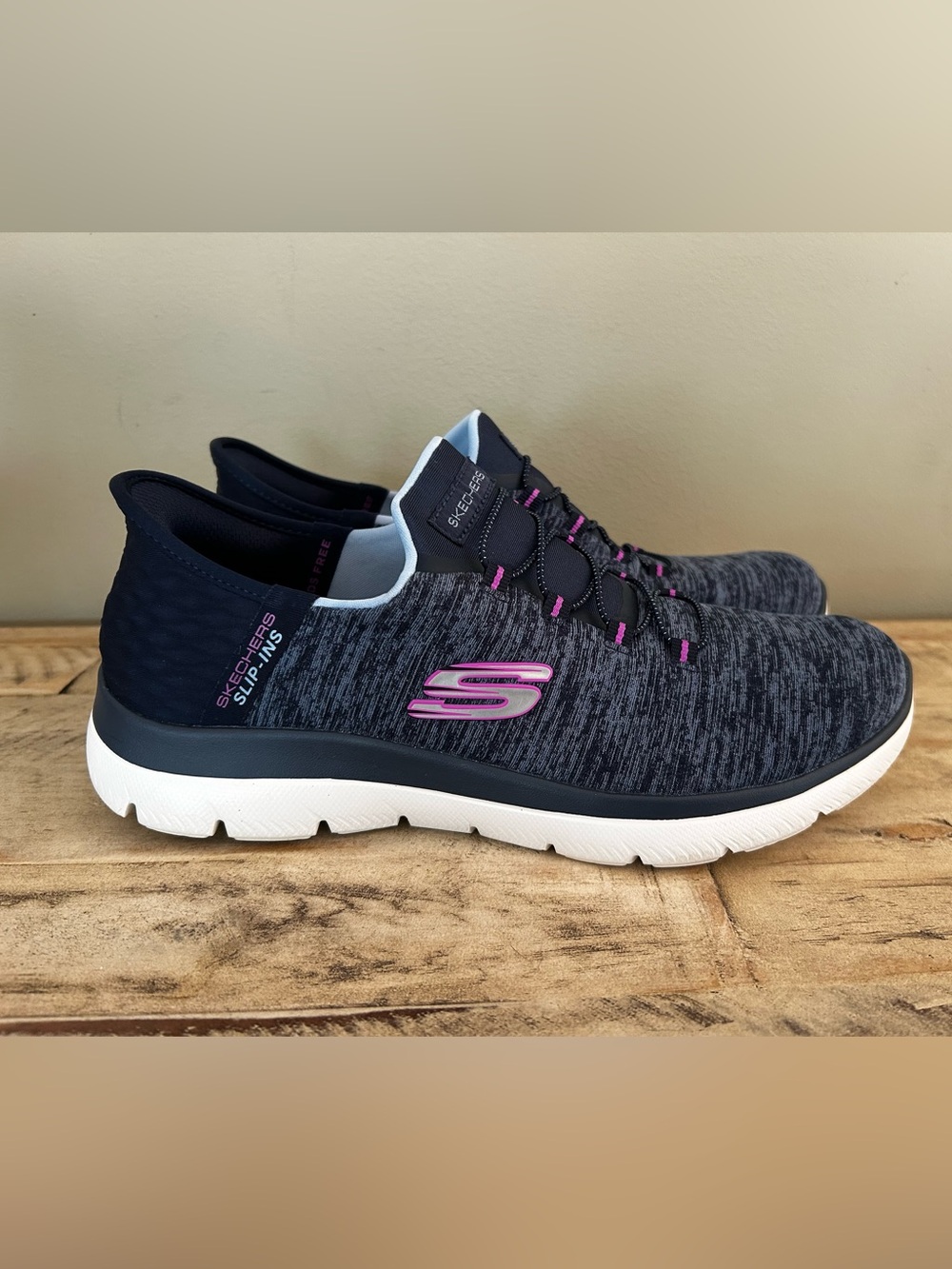 Women’s Skechers Slip-ins: Summits - Dazzling Haze Sneakers, size 8.5